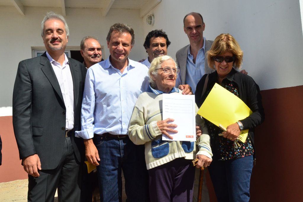 Foto MGP - Gobierno - Nuevas Viviendas en el barrio El Martillo - entrega de tÃ-tulos de propiedad