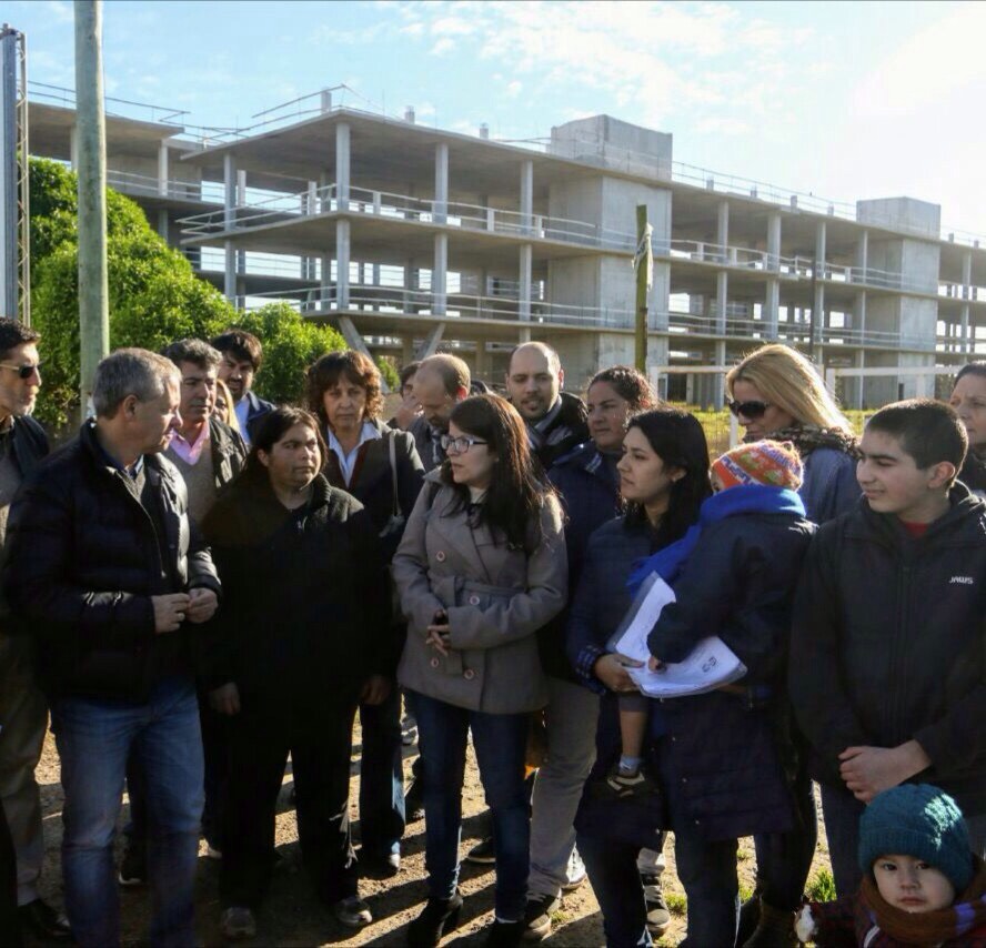 Marcelo Artime con vecinos del oeste